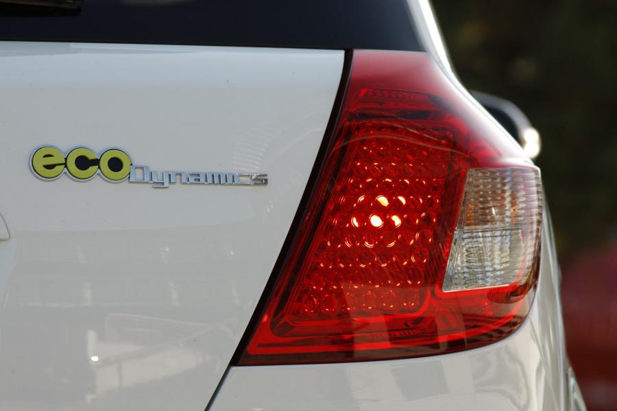  Kia cee&rsquo;d Hybrid 2010 года  (фото 27 из 33)